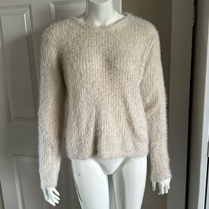 DEBUT size M/L sweater cream colored, super soft and cosy perfect for fall
